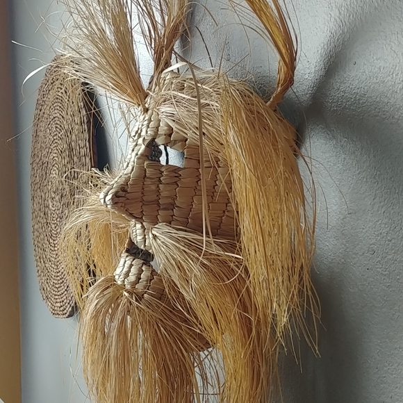Vintage Mexican hand woven grass mask - Picture 4 of 4